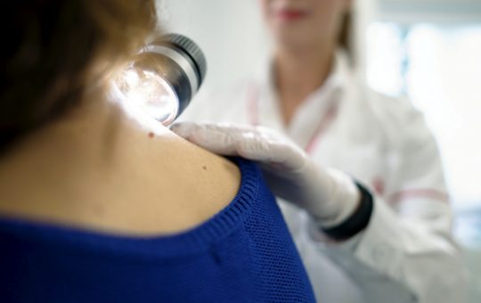Deschiderea Primului Centru Multidisciplinar pentru Tratamentul Melanomului: O Nouă Era în Îngrijirea Medicală din România