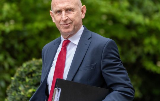Demisia Ministrului Apărării din Marea Britanie: Un Semnal de Alarmă pentru Guvernul Starmer