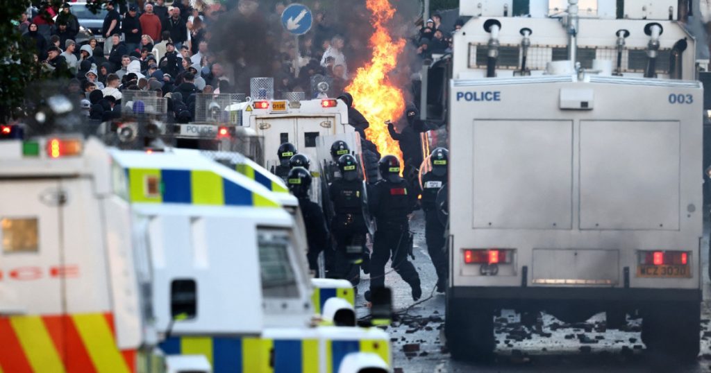 Ciclul Violentei din Marea Britanie: Între Extremism, Ură și Revolte Sociale