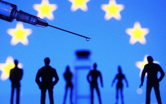 Controversele Transparente: Comisia Europeană și Luminile Contractelor pentru Vaccinurile COVID