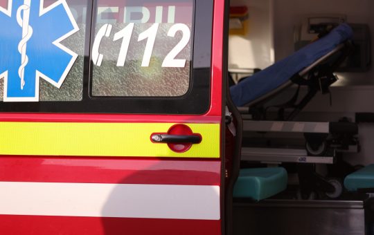 Tragedie în Timiș: O fetiță de 2 ani suferă arsuri grave după un accident casnic tragic