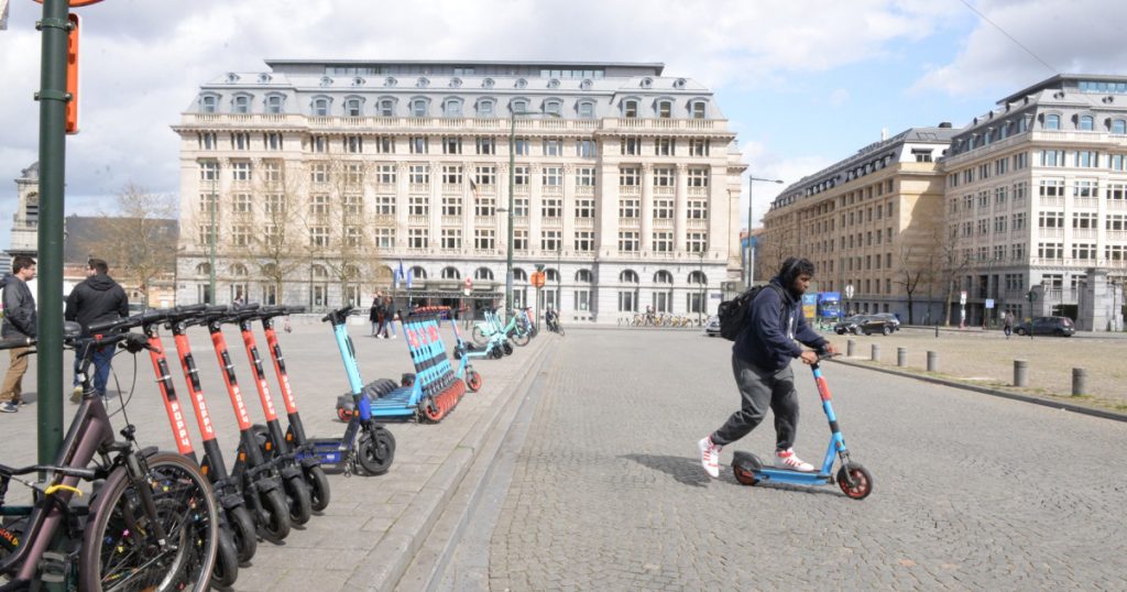Decizia Bruxelles-ului: Trotinetele electrice de închiriat dispar în 2027. O analiză a impactului și implicațiilor