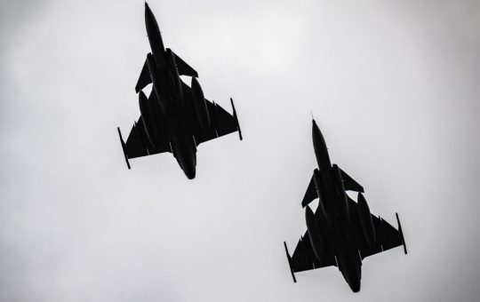 Incidente Aeriene și Alertă NATO: Implicații Geopolitice și de Securitate în Contextul Recentelor Evenimente