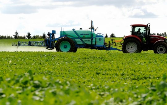 Comisia Europeană investește 540 de milioane de euro pentru sprijinul fermierilor afectați de creșterea prețurilor la îngrășăminte