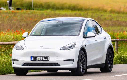 Costurile RCA pentru Mașinile Electrice în România: O Analiză Detaliată Comparativă cu Mașinile Termice