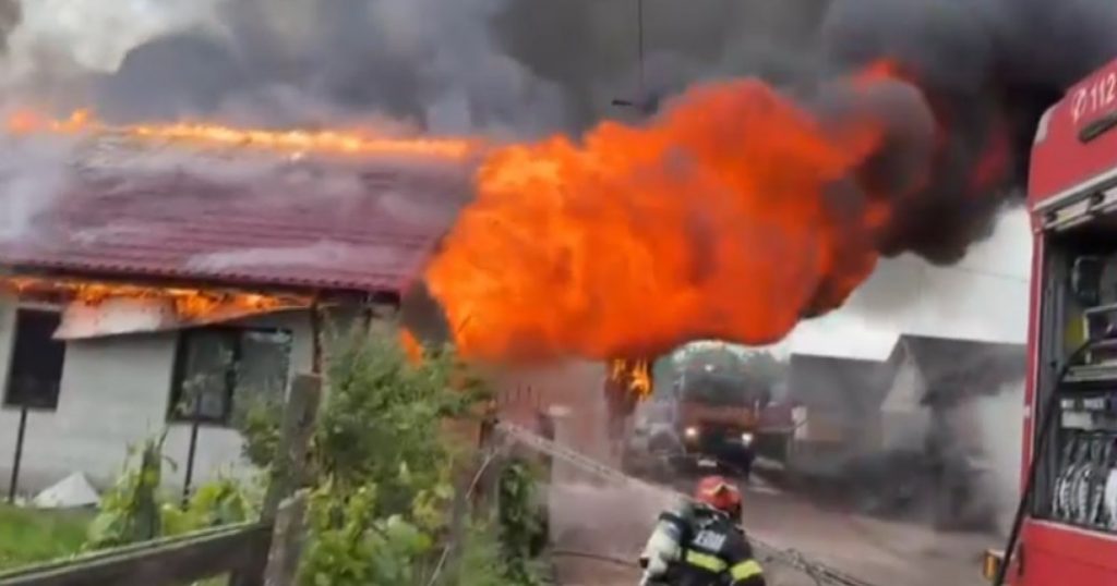 Incendiul din Săhăteni: O Analiză Detaliată a Impactului și Răspunsului Comunității