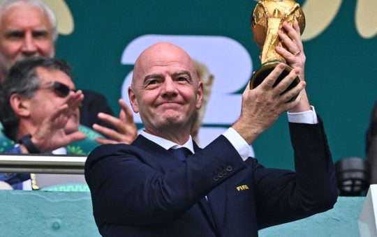 Salariul lui Gianni Infantino: O privire detaliată asupra veniturilor șefului FIFA și implicațiile acestora în fotbalul mondial