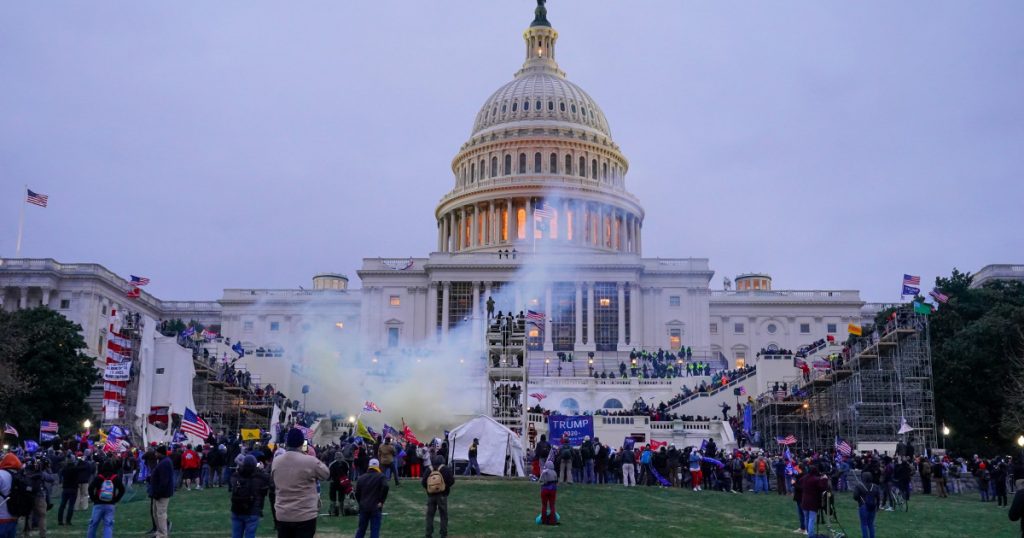 Cine va plăti pentru asaltul de la Capitoliu? Strategia controversată a aliaților lui Trump de a solicita despăgubiri de la statul american