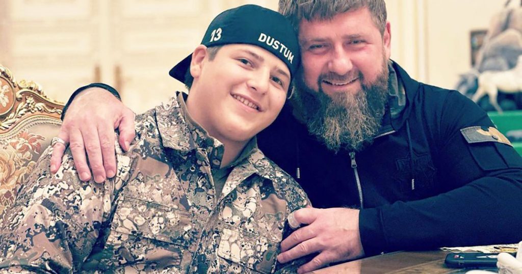 Controversata Ascensiune a lui Adam Kadîrov: Un Erou al Ceceniei în Umbră de Violentă și Propagandă