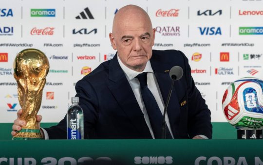Controversa Glumei lui Gianni Infantino: Impactul asupra Fotbalului Italian și Perspectivele Cupelor Mondiale Viitoare