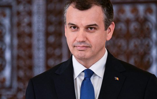 Eugen Tomac și Provocările Politice: O Analiză a Situației Guvernului Românesc