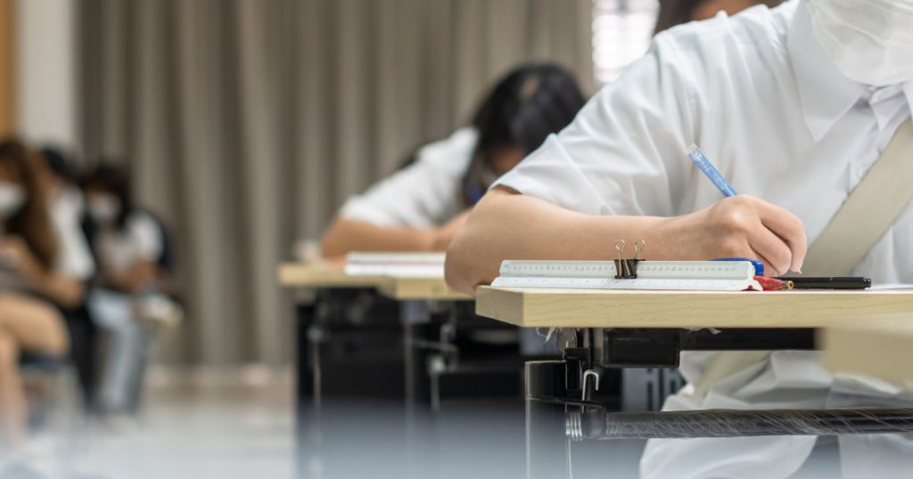 Eliminarea unui Elev de la BAC din Cauza unei Avertizări RO-ALERT: O Analiză asupra Reglementărilor și Impactului Asupra Viitorului Educațional