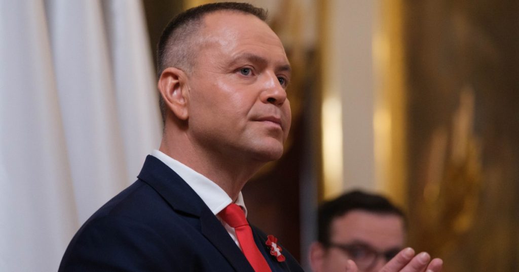 Karol Nawrocki și Relațiile cu Donald Trump: O Analiză a Dinamicii Politice și Implicațiilor pentru Securitatea Europeană