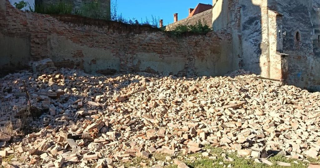 Prăbușirea Zidului Bisericii Fortificate din Moșna: O Analiză a Implicațiilor și Contextului Cultural