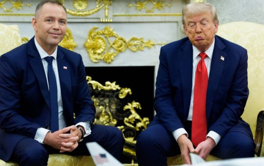Întâlniri Strategice: Karol Nawrocki și Donald Trump – O Analiză a Relațiilor Polono-Americane și Implicațiile pentru Securitatea Europeană