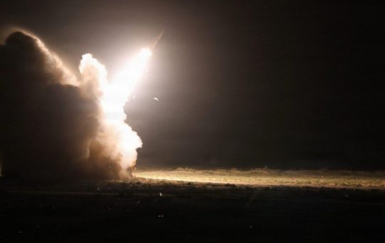 Revitalizarea Arsenalului Militar al Iranului: O Analiză a Relațiilor cu Rusia și a Implicațiilor Strategice pentru SUA
