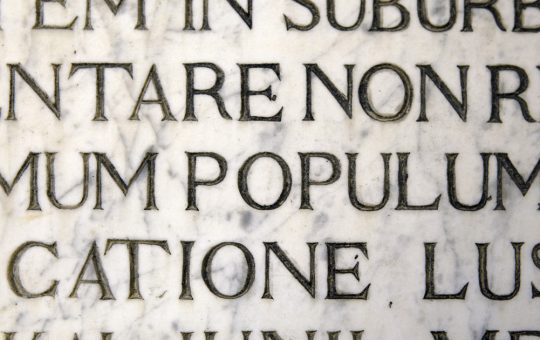 Visul unei Europe unite prin limbaj: Încercarea de a face limba latină oficială în UE