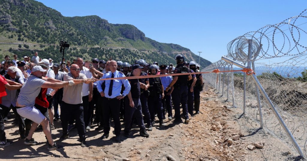 Protestele din Albania: Terenuri confiscate și controverse în jurul investițiilor familiei Trump