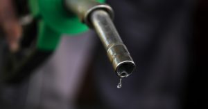 Restricții la vânzarea carburanților în Sankt Petersburg și Moscova: O analiză a crizei de aprovizionare și implicațiile sale
