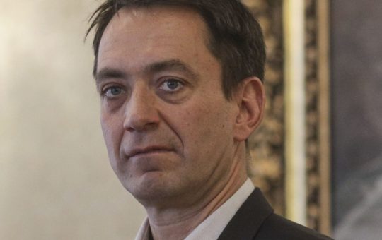 Desemnarea lui Adrian Veștea ca premier: UDMR și reacțiile politice surprinzătoare