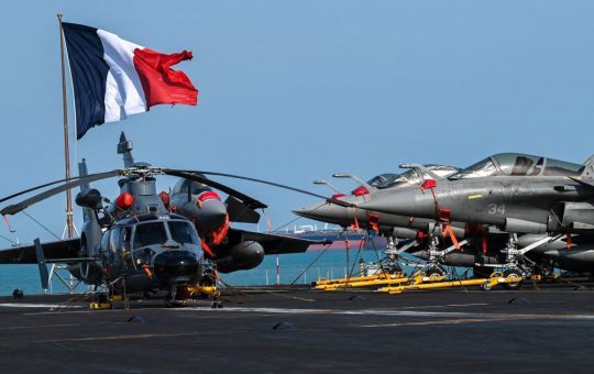 Portavionul Charles-de-Gaulle: O Prezență Strategică în Regiunea Ormuz Amidst Tensiunile SUA-Iran