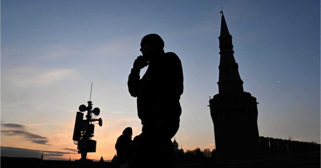 Controlul Internetului în Rusia: O Luptă Între Serviciile Secrete și Oficialii Civili