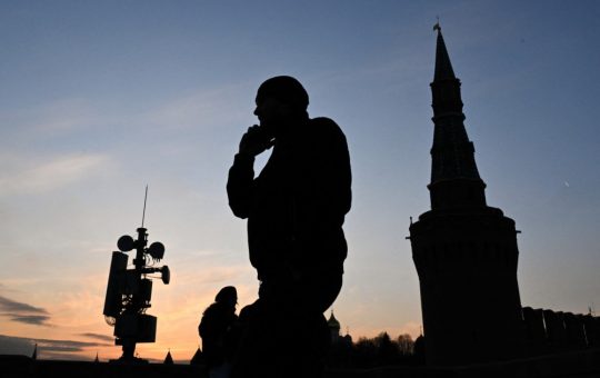 Controlul Internetului în Rusia: O Luptă Între Serviciile Secrete și Oficialii Civili