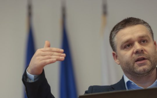 Ciprian Ciucu la Singapore: Un Primar Înfruntând Provocări Politice și Strategii de Dezvoltare Urbană