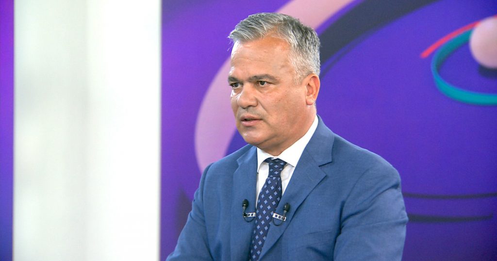 Adrian Veștea și Desemnarea sa ca Premier: O Analiză Detaliată a Contextului Politic și Implicațiilor