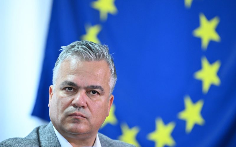 Adrian Veștea și Provocările Formării Guvernului: O Analiză Detaliată