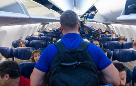 Măsuri Draconice pentru Evacuarea în Avioane: Salvează o Viață, Nu o Geantă