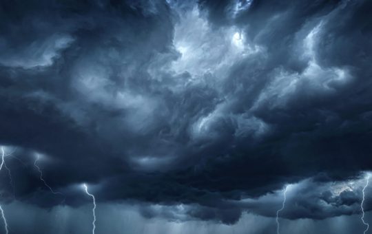 Furtuni în România: Cod galben de vreme severă. Ce trebuie să știm despre avertizările meteorologice și impactul acestora asupra comunităților