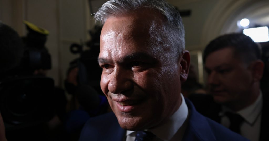 Adrian Veștea și criza politică din România: Ignorarea ultimatumului PNL și perspectivele guvernului său