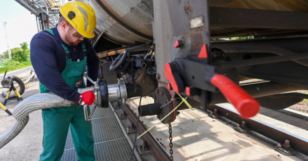 Furtul de produse petroliere în România: O rețea infracțională descoperită în urma a 62 de percheziții
