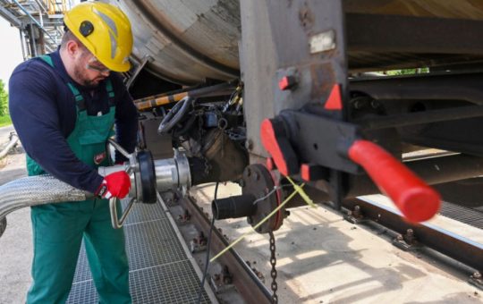 Furtul de produse petroliere în România: O rețea infracțională descoperită în urma a 62 de percheziții