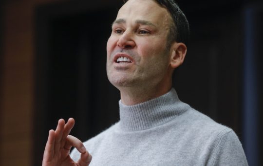 Criza Politică din România: Robert Negoiță și Viitorul Guvernului Bolojan