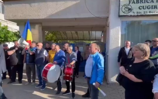 Protestul Angajaților Fabricii de Arme Cugir: O Analiză a Grevei Spontane și Contextul Social-Economic Actual