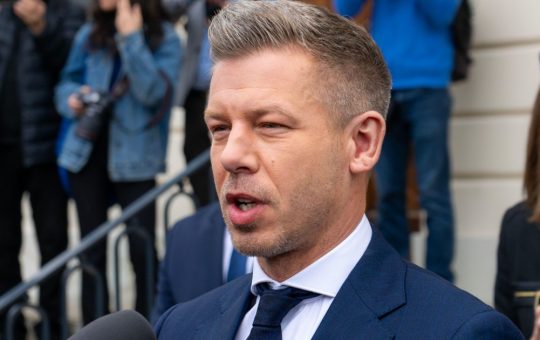 Numirea lui Péter Buda: O nouă eră pentru serviciile de informații ungare în contextul democrației fragilizate
