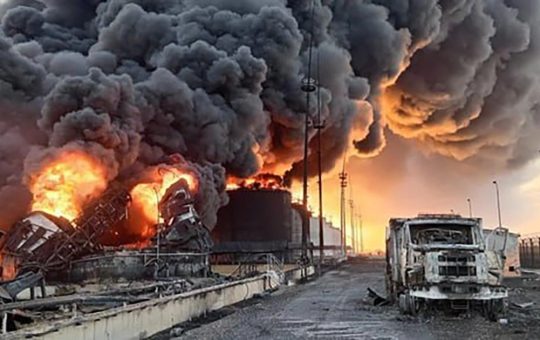Rusia în Criză: Impactul Atacurilor Ucrainene asupra Rafinăriilor și Nevoia de Import de Benzină