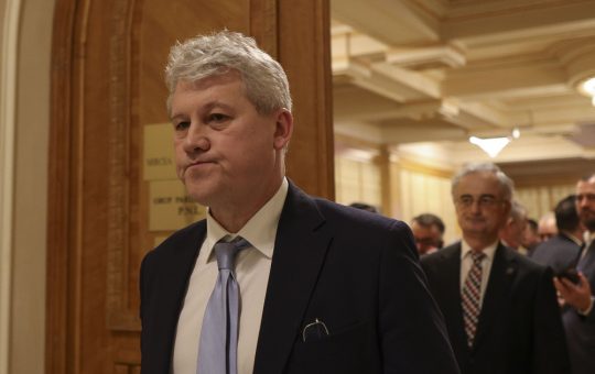 Demisia lui Cătălin Predoiu din conducerea PNL: Context, implicații și perspective politice