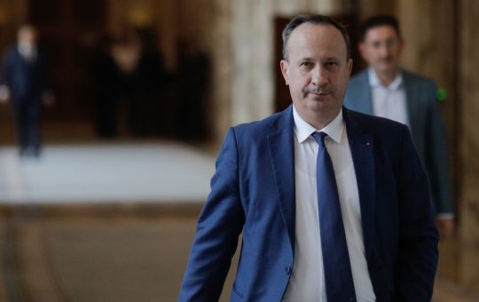 Adrian Câciu și Critica Acidă la Adresa PNL, USR și UDMR: O Analiză a Tensiunilor Politice din România
