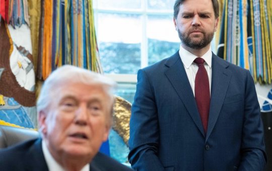 Trump și Vance: O analiză a responsabilității în cadrul negocierilor cu Iranul