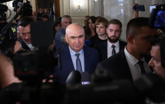 Ilie Bolojan și Congresul Extraordinar al PNL: O Analiză a Contextului Politic și Implicațiilor Viitoare