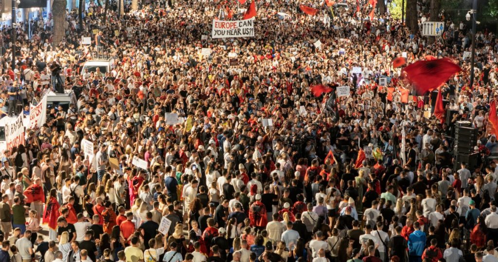 Revoluția Flamingo: O luptă împotriva corupției și pentru mediu în Albania
