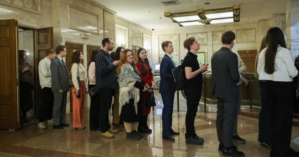 Impactul cotelor de război asupra educației superioare în Rusia: Excluderea studenților obișnuiți