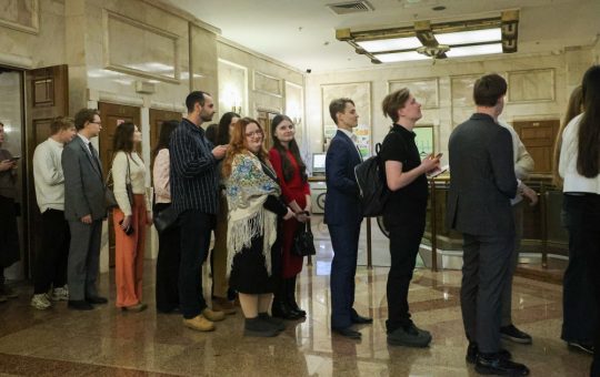 Impactul cotelor de război asupra educației superioare în Rusia: Excluderea studenților obișnuiți