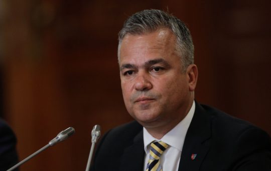 Adrian Veștea și Viziunea Sa pentru Guvernare: O Analiză Detaliată a Programului Său de Guvernare