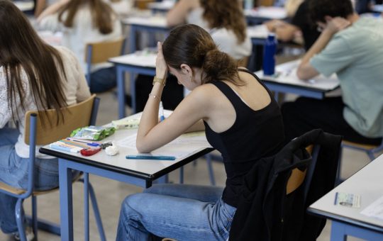 Valul de caniculă în Franța: Impactul căldurii extreme asupra educației și societății