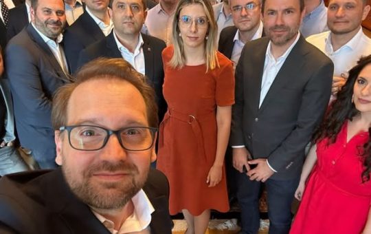 Dominic Fritz reconfirmat în fruntea USR: O decizie controversată în contextul unui conflict de interese