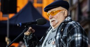 Lech Walesa: O Legendă Decorată – Impactul și Moștenirea Fostului Lider Polonez în Contextul Relațiilor Româno-Poloneze